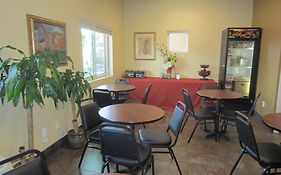 West Park Inn- Extended Stay / Weekly Rates Available